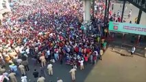 شاهد: اشتباكات بين الشرطة ومتظاهرين ضد تمديد الحجر الصحي في الهند