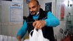 شباب عرب يقدمون وجبات مجانية لمتضرري كورونا بمدينة تورينو الإيطالية