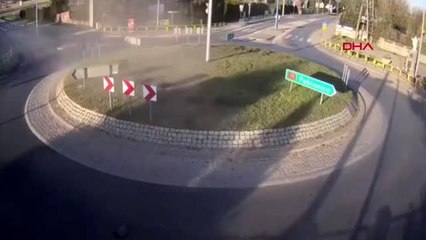 Polonya'da alkollü sürücü dehşet saçtı Yerden havalandı, metrelerce uzağa uçtu