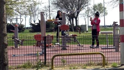 Bakan Koca, "1-2 hafta çok önemli" dedi ama; Avcılar'da cadde ve sahil dolup taştı