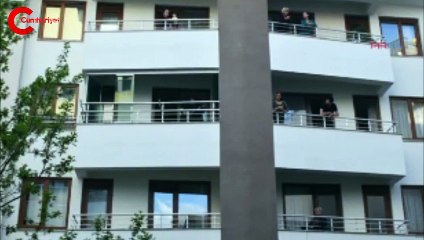 Metin Kahraman'dan balkon konseri