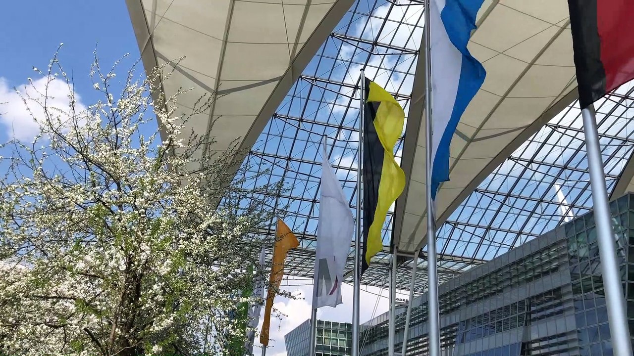 Tag 24 der erweiterten corona ausgangsbeschränkungen in münchen (13.04.2020, ostermontag, flughafen münchen)