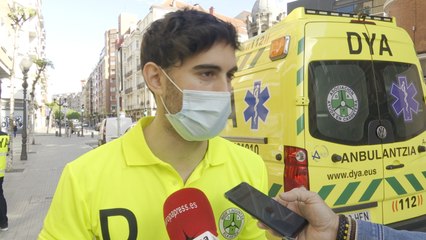 Voluntario: "La gente coge también mascarillas para su familia"