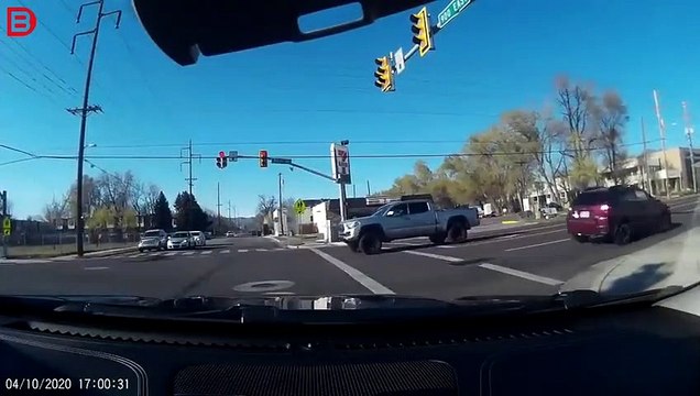 Ce voleur en pleine fuite voulait échapper la police avec sa voiture, mais il n’a fait qu’aggraver sa situation !