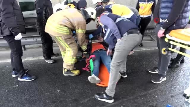 Bariyere çarparak sürüklenen araçtaki yaralı son anda kurtarıldı