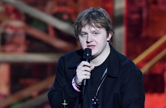 Lewis Capaldi a pris énormément de poids après être devenu végétarien