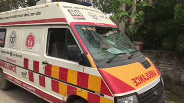 Moradabad: Doctors injured after stone pelting on ambulance
