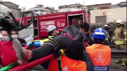 Beylikdüzü'nde TIR kazası! Yol kapandı, trafik felç oldu