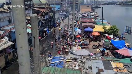 Télécharger la video: Fire guts residential area amid COVID-19 lockdown in the Philippines