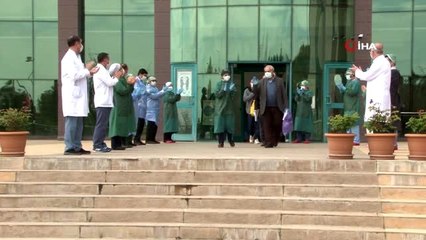 Korona virüsü yenen 12 hasta alkışlar eşliğinde taburcu edildi