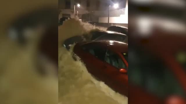 Las fuertes lluvias dejan una impresionante riada en Alhaurín