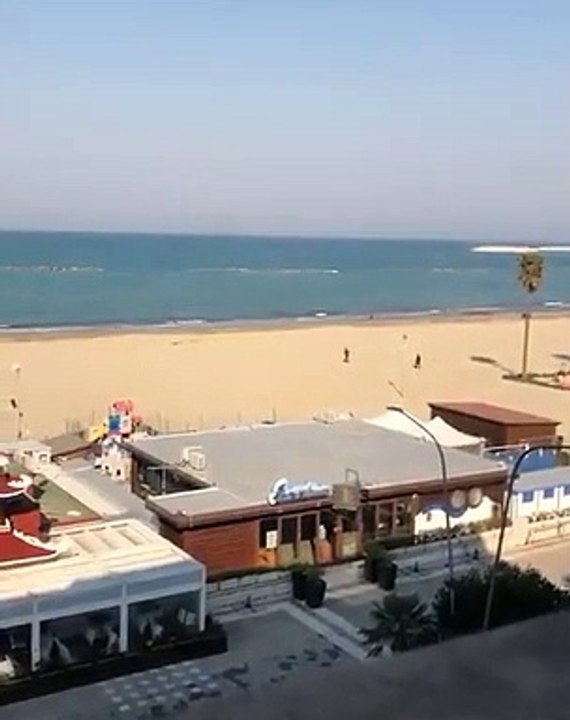 Fura quarentena para correr na praia, foge à polícia e é multado em 4 mil euros