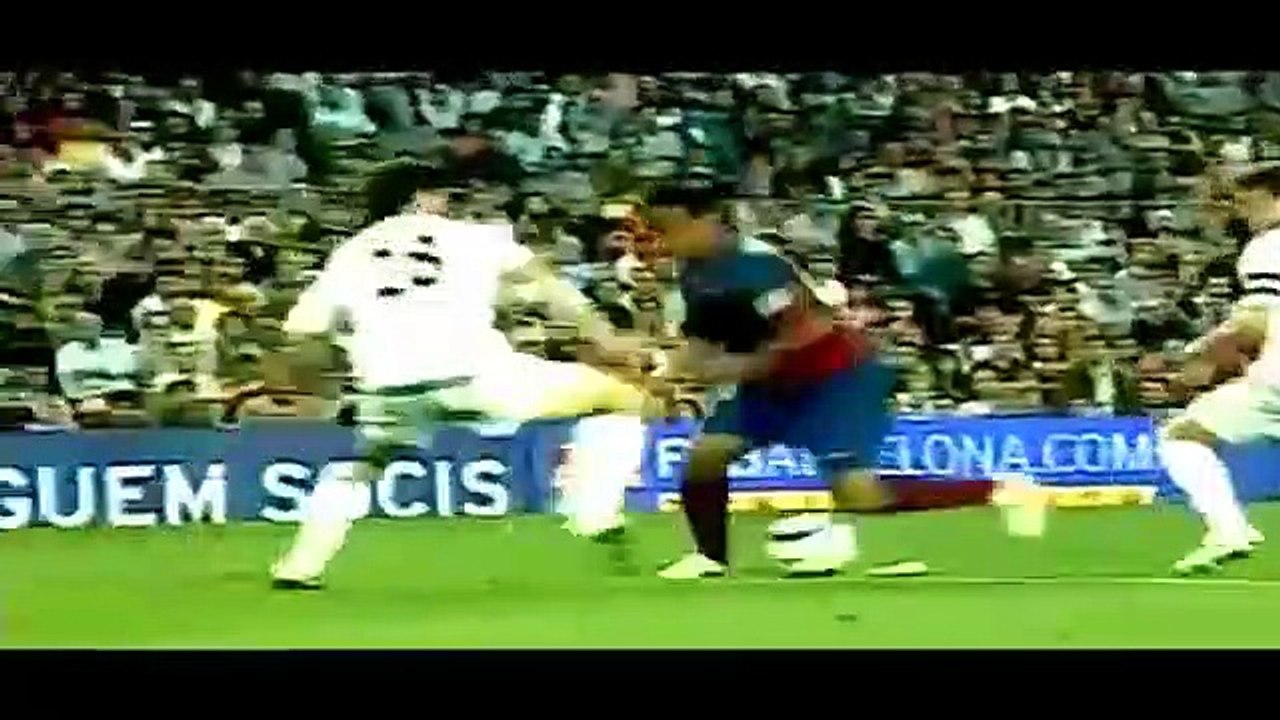 ابرز مهارات ومراوغات الساحر البرازيلي رونالدينهو 1