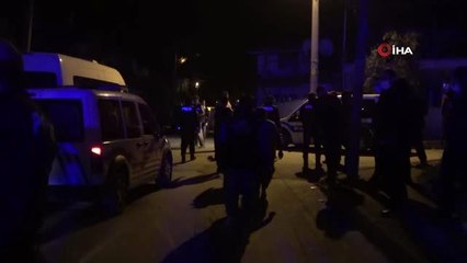 İki aile arasında çıkan taşlı, sopalı kavga sokakta meydan muharebesine döndü