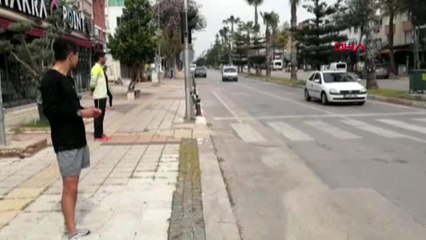 ANTALYA Polisten 'sosyal mesafe' uyarısı