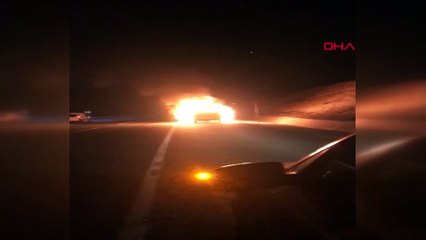 İstanbul'da bir otomobil alev topuna döndü