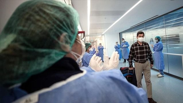 Kovid-19, tedavi edilen hastaya yeniden bulaşır mı? Merak edilen soruyu uzman isim yanıtladı