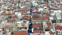 Bursa'da sosyal mesafeye uyulmayan semt pazarı, koronavirüse davetiye çıkarıyor