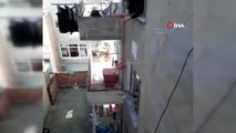 İstanbul'da sokağa çıkma yasağı olan çocuklar pencereden top oynadı