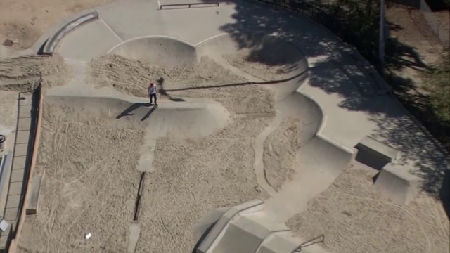 Confinement: la ville de San Clemente aux États-Unis a rempli un skatepark avec 37 tonnes de sable pour décourager les skateurs