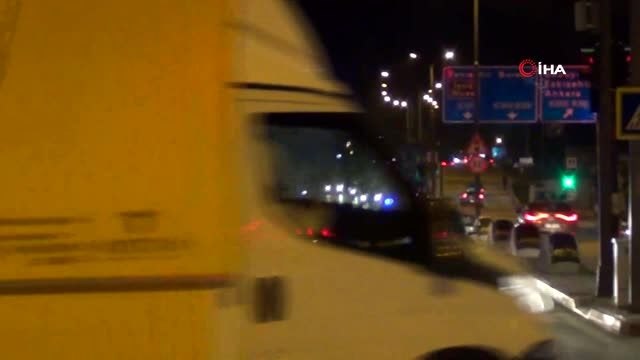 Sokağa çıkma kısıtlaması bitti, vatandaşlar sokağa döküldü