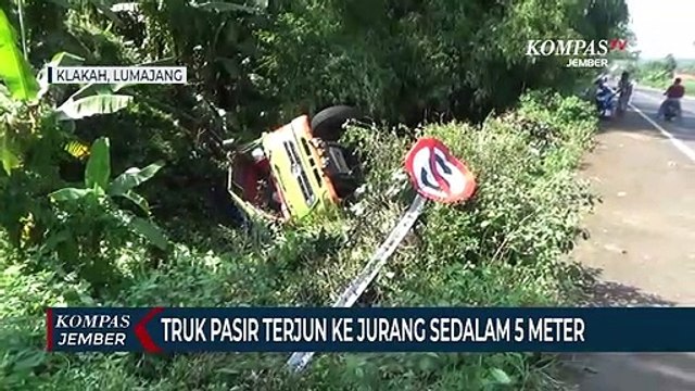 Truk Pasir Terjun ke Jurang Sedalam 5 Meter