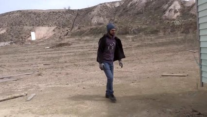 İstanbul'un gürültüsünden kaçan çift Nevşehir'de kurdukları çiftlikte yaşıyor