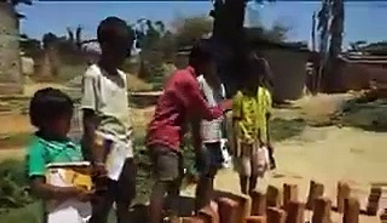 बच्चों ने खेल- खेल में सिखाई सोशल डिस्टेंसिंग, पीएम मोदी ने शेयर किया वीडियो