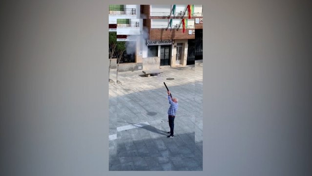 Denunciadas 23 personas por celebrar una fiesta en plena calle en Navas del Madroño (Cáceres)