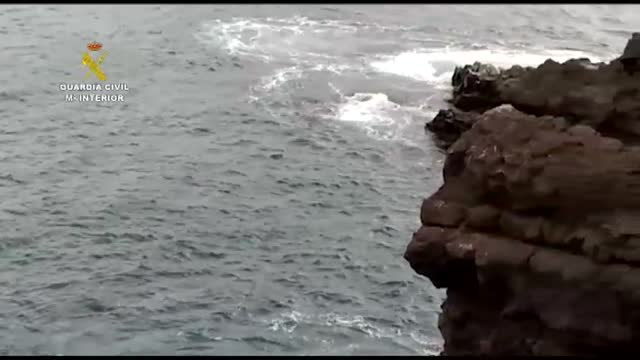 Detenido un hombre que huyó y se arrojó al mar en Tenerife cuando iba a ser identificado por los agentes