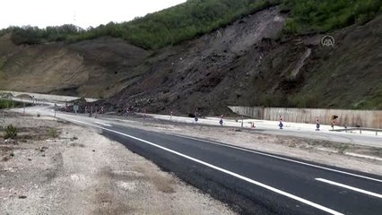 Tokat'ta D-100 kara yolunda heyelan