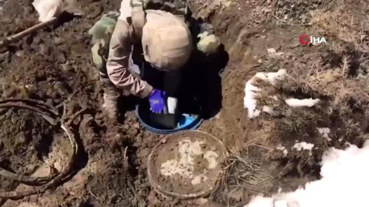 Van'da Başkale'de düzenlenen operasyonda terör örgütüne ait silah ve mühimmat ele geçirildi