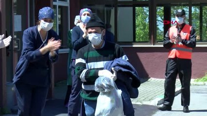 BURSA Koronavirüsü yenen 3 kişi alkışlarla taburcu oldu