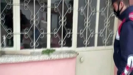 Minik öğrenci, kumbarasındaki parayı Milli Dayanışma Kampanyası'na bağışladı