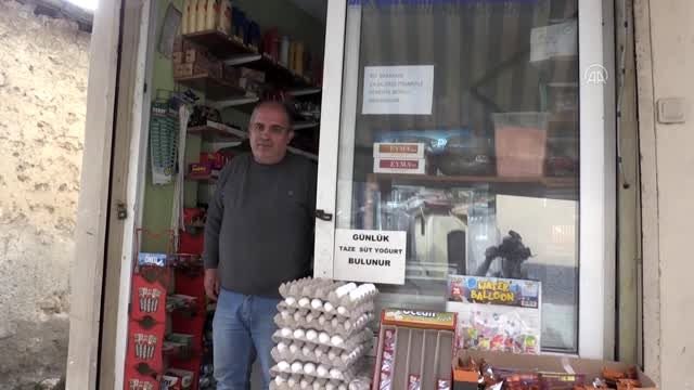 Gizli hayırseverler 4 bakkalın veresiye defterini satın aldı