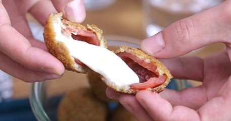 Fondez devant ces tomates cerise farcies à la mozzarella et panée au pesto !