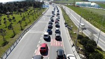 Sokağa çıkma yasağı öncesi İstanbul'dan ayrılmak isteyen trafiği kilitledi