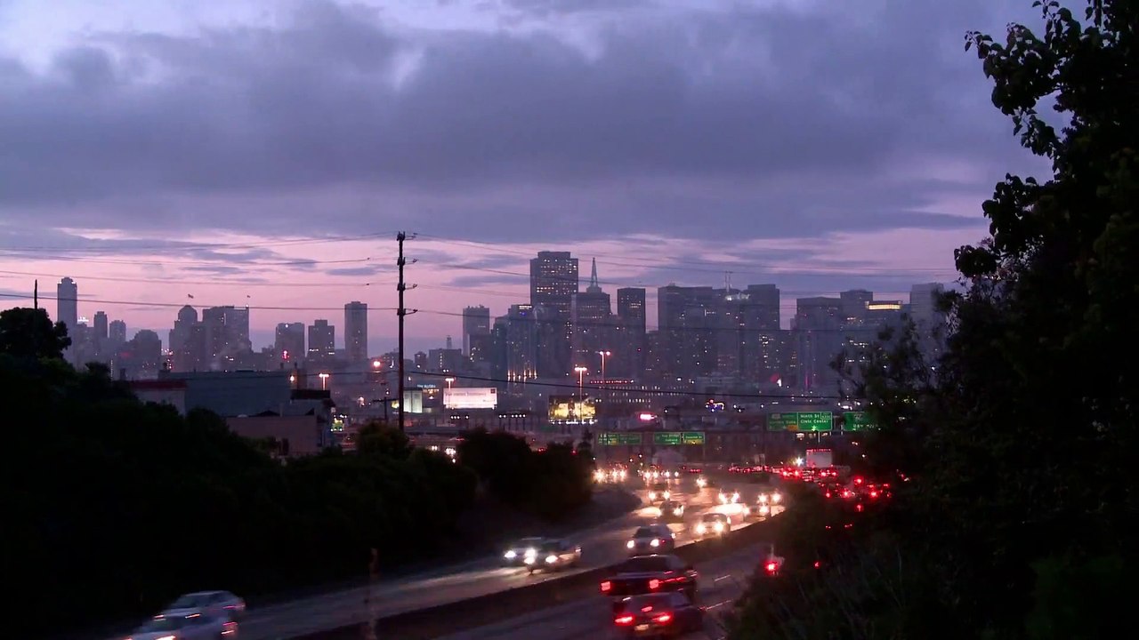 Traffic_at_dusk__time_lapse_