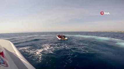 32 düzensiz göçmenin kurtarıldığı anlar kamerada