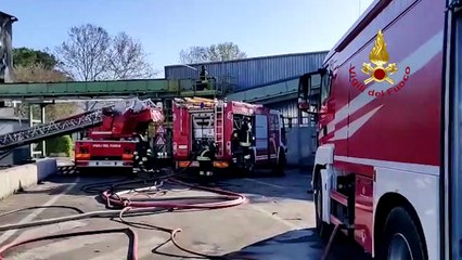 Terni - In fiamme impianto rifiuti a Maratta (16.04.20)