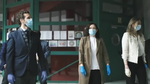 Pablo Casado visita el hospital de campaña de IFEMA