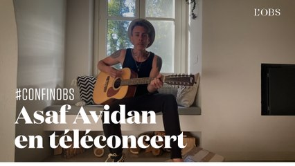 Asaf Avidan joue son titre inédit "Earth Odyssey" confiné chez lui, en Italie