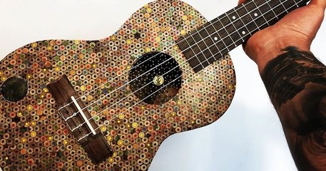Cet homme utilise plus de 10 000 crayons de couleur pour fabriquer un ukulele