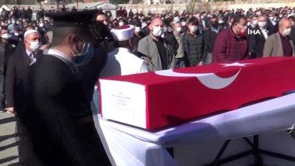 Şehidin cenaze namazını imam olan babası kıldırdı