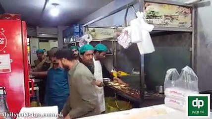 لاہور کا شہری 20 لاکھ روپے برگر والی دُکان پر بھول آیا، غریب دکاندار نے پیسے واپس کر دیے