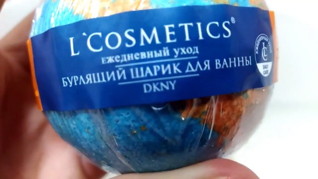 Sophia Carinha de Anjo Mostrando a Lol Surprise - Corante Divertido na Hora do Banho