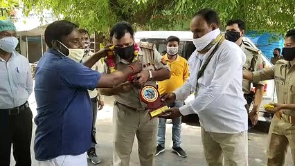 अधिशासी अधिकारियों का समाजसेवियों ने किया सम्मानित