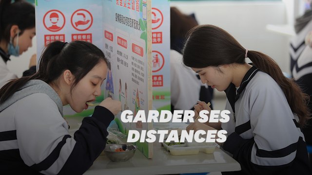 En Chine, on rappelle aux étudiants de garder leurs distances grâce au mobilier