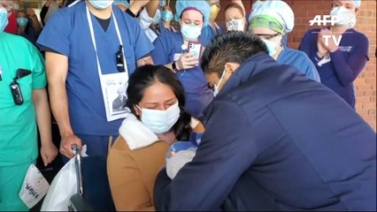 Coronavirus: Aus dem Koma erwacht hält eine Mutter zum ersten Mal ihr Kind