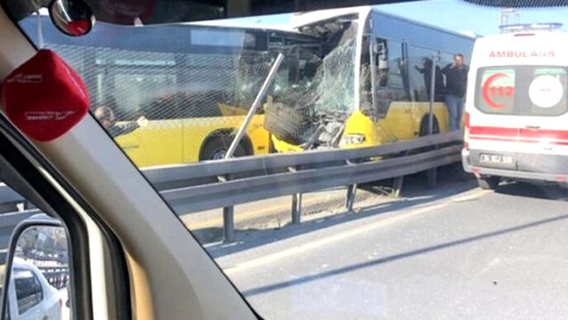 İBB'den Avcılar'daki metrobüs kazasına ilişkin açıklama: Şoför baygınlık geçirdi